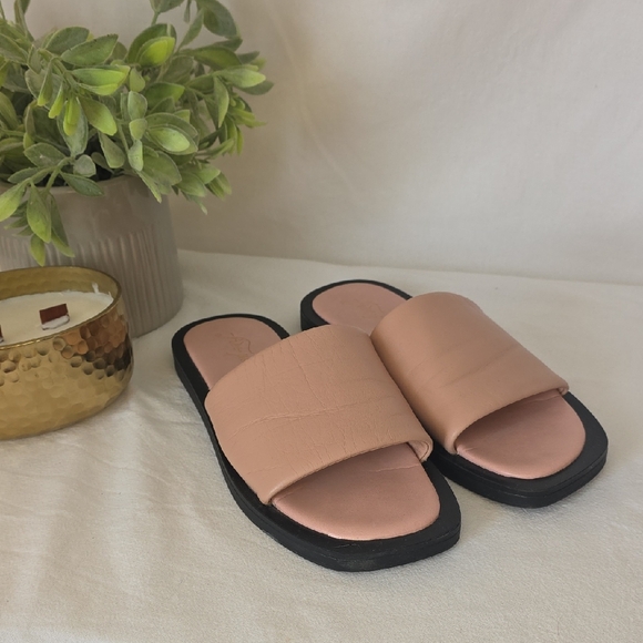 Free People Shoes - Free People Blush Slide Sandals